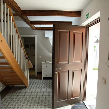 Little House بتوي