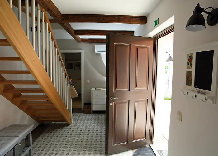 Little House 프루이