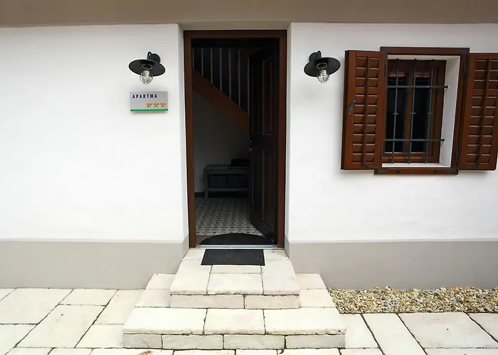 Little House 아파트 프루이