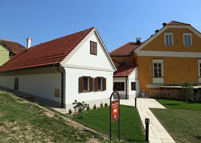 Little House 아파트